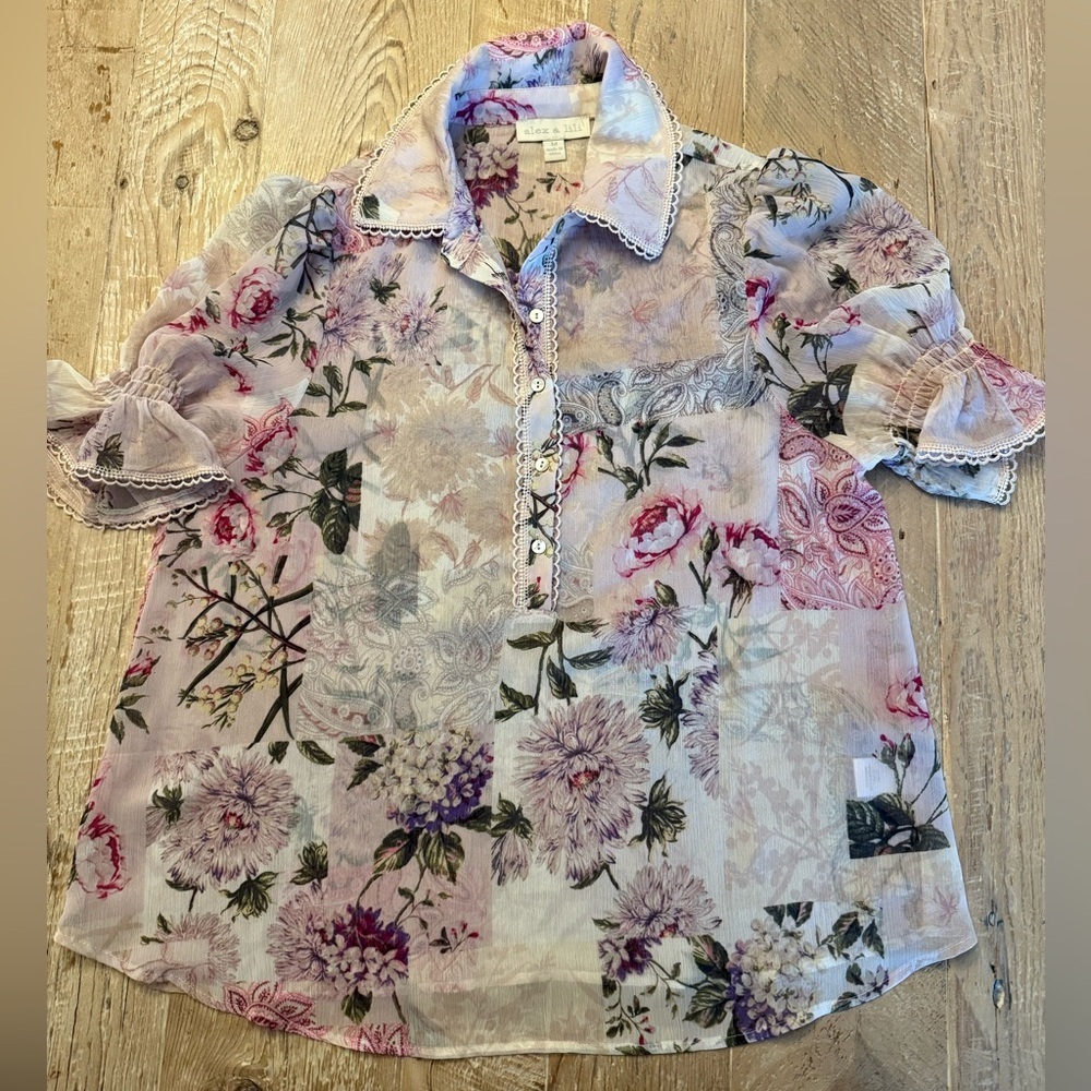 Alex & Lili puffed short sleeve flowered blouse M